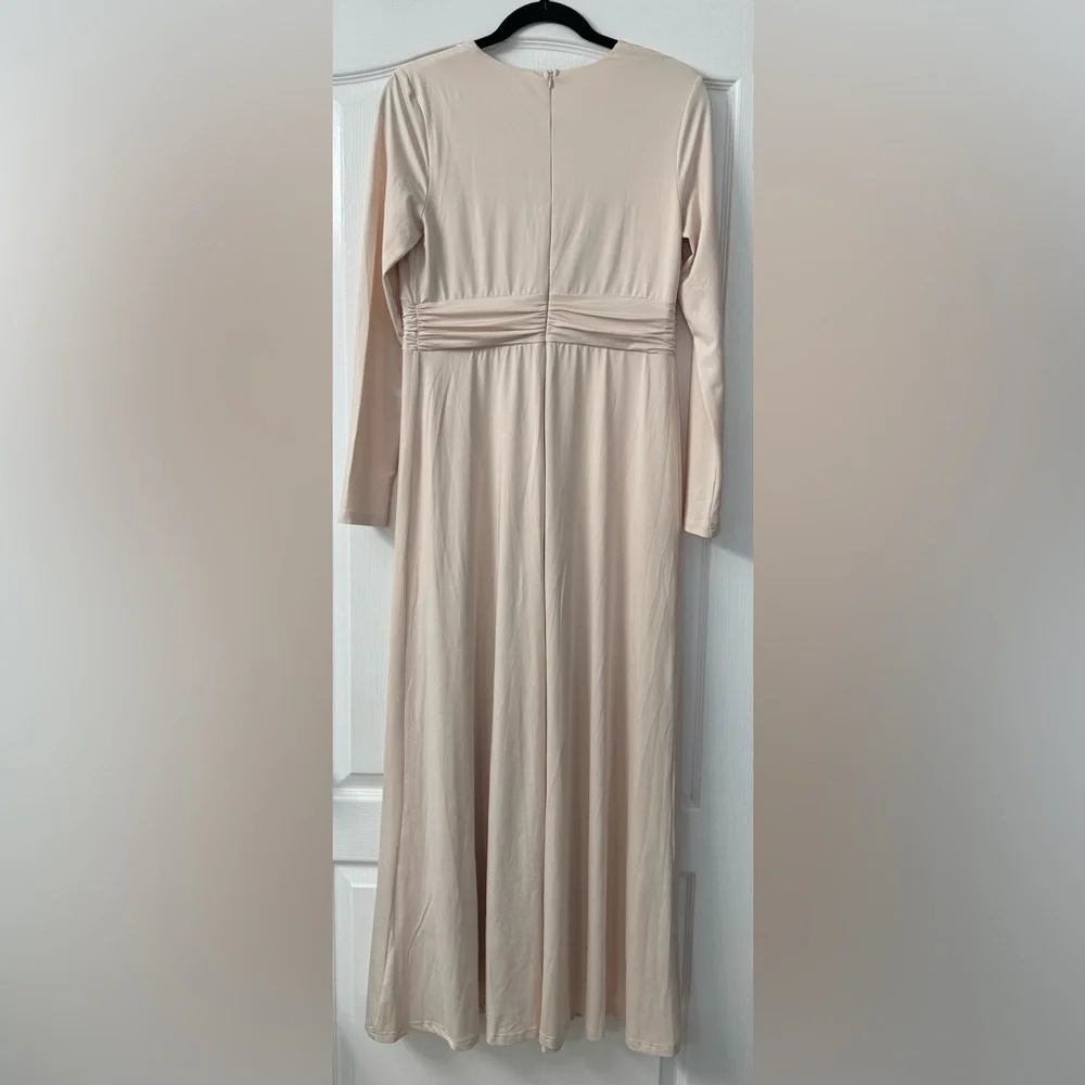 Elegant Cream Long Sleeve Stretchy Maxi Dress with a Slit - Picture 6 of 12